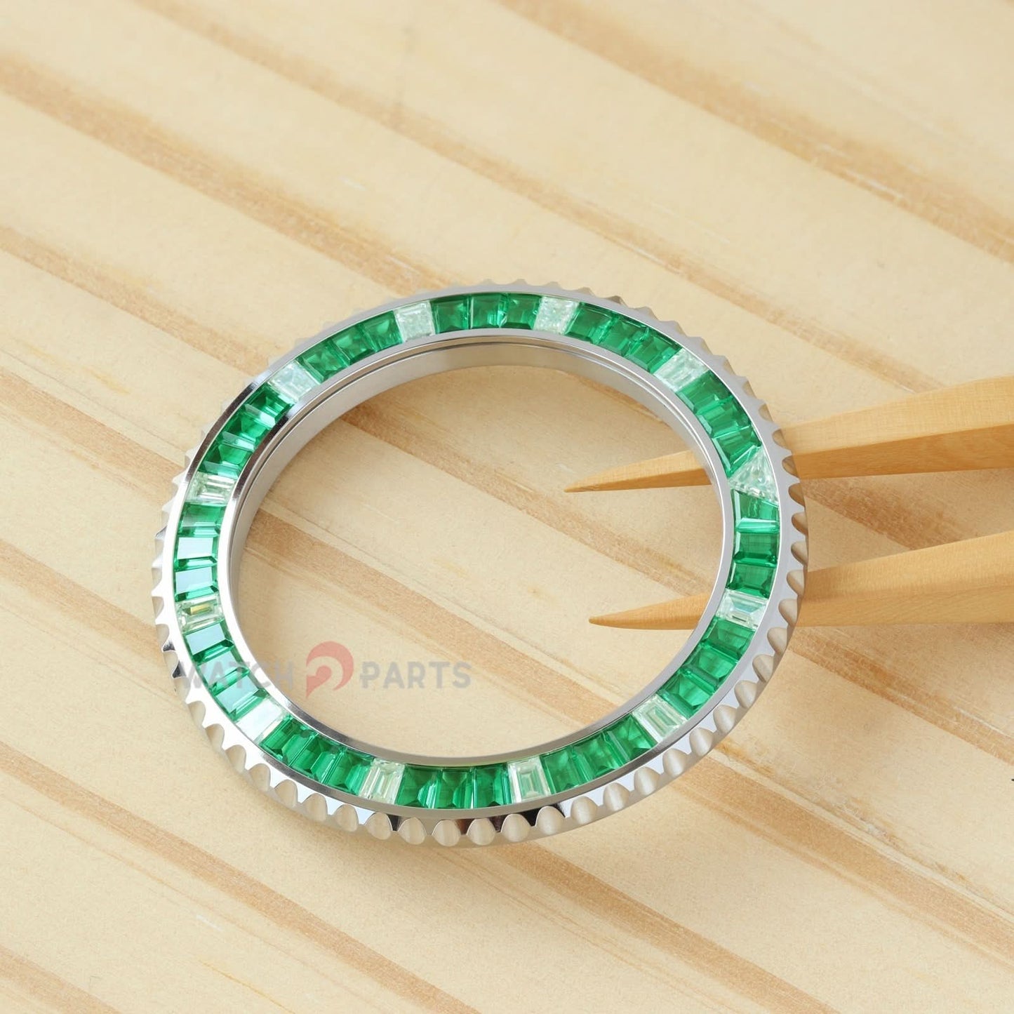 Безель с синтетическими изумрудами и муассанитами для часов Rolex Submariner 40/41 мм, безель с драгоценными камнями